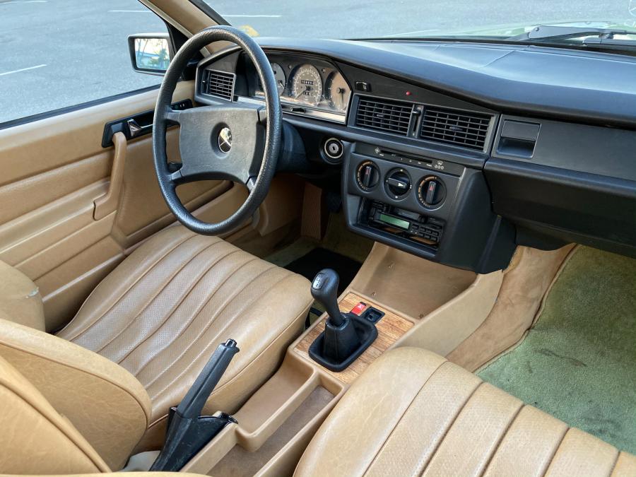 Торпедо Mercedes-Benz 190 D (W124) 1984 года  (NA) (фото 91 из 240)